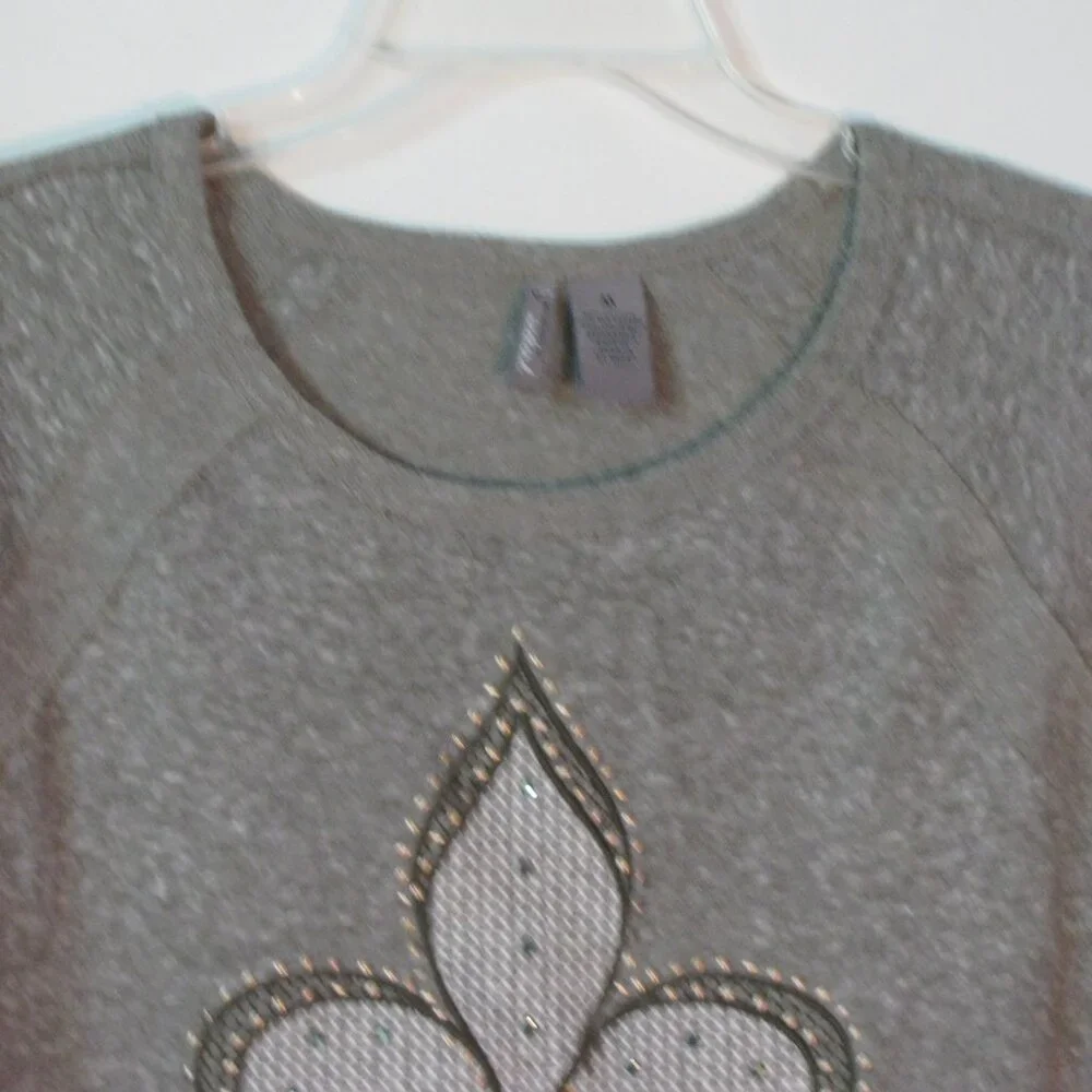 *  New Directions Weekend Top Medium Gray Fuzzy Cozy Shirt EUC - Picture 2 of 4